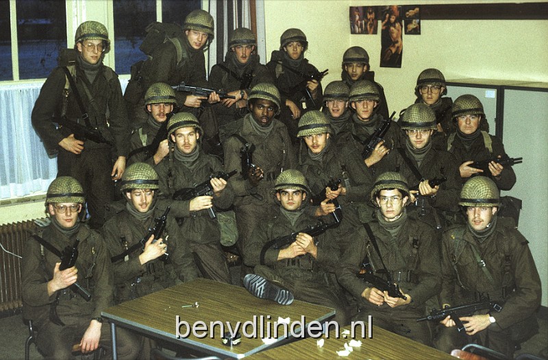 foto0008.JPG - 2e oefening met nu eens ons hele peloton. We zien er wat stoerder uit als op de 1e foto.