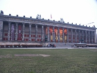 PICT2065  Het "Altes Museum" in Berlijn bekend voor zijn archiologische collectie