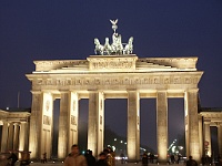PICT2073  De brandenburger Tor in de avond gefotografeerd.