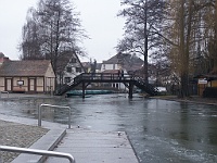 PICT2087  Hier reden we ook langs, we zouden gaan varen over de grachtjes maar schijnbaar had de gids niet in de gaten dat dit in de winterperiode niet echt kon gaan gebeuren