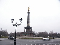 PICT2113  rotonde rondom de Siegerssäule