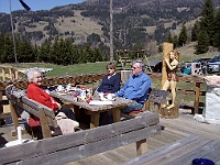 PICT2237a  Zo lang gewacht op die Gulashsuppe maar toen niet beschikbaar daar. Een plankje met vanalles erop genomen bij de Pichl Hütte