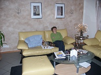PICT2999  Even uitrusten in de luxe woonkamer