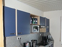 PICT3001  Dit is de keuken, met echt alles erin. Zelfs een kaasschaaf hadden ze. Alleen geen schilmesjes(schijnbaar kennen ze die niet in het hele buitenland).