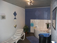 PICT3005  We kwamen hier voor de wellness, hier het bubbelbad. De sportartikelen hebben we onbenut: het is nu eenmaal vakantie...