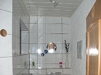 PICT3010  Apart toiletkamertje, vanuit de wellness een betere oplossing zo