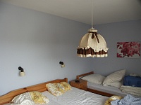 PICT3031  De ruime slaapkamer. We zijn maar met z'n tweeën, anders zou het druk worden. De bedden liggen wel heel erg lekker.