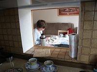 PICT3043  Aan het borduren, vakantie is doen wat je wilt.