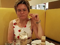 pict3317d  in het winkelcentrum Spittal, bij de (voorheen) illy koffiebar. Het is nu andere koffie, oud personeel is weg en er is een andere bakker. Niet meer zo lekker gebak vinden wij.