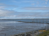IMG 3824  Uitzicht naar rechts vanuit strand Nessmersiel met in de verte het eiland Baltrum