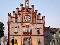 PICT3426 A  's-Avonds rondgelopen in Velburg, dit was de hoofdstraat met het Raadhuis