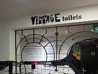 PICT3454 A  Er was tegenover het gebouw ook een speciaal Hundertwasser toilet. dit is de ingang (Eur 1,00)