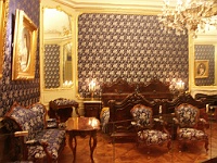 PICT3472  Slaapkamer van Franz Jozef en zo af en toe Elisabeth. Franz Jozef is in zijn eigen bed - kamer gestorven op 86 jarige leeftijd in 1916