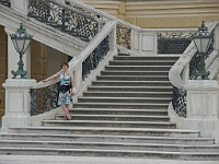 PICT3489  Op de trap richting balkon paleis Schönbrunn